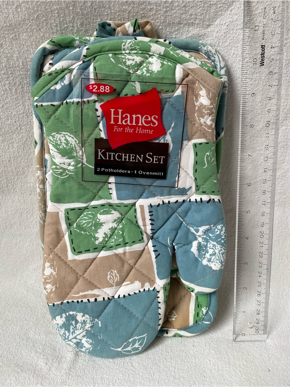 Hanes Quilted Oven Mitt and Potholder Set in Green Blue Tan Leaves Patchwork